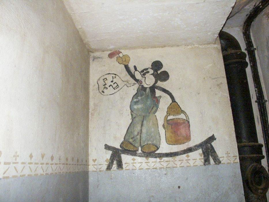 Ligne Maginot - SCHOENENBOURG - (Ouvrage d'artillerie) - Bloc 5
Peintures murales et graffitis dans les locaux de l'ouvrage - GRAMI