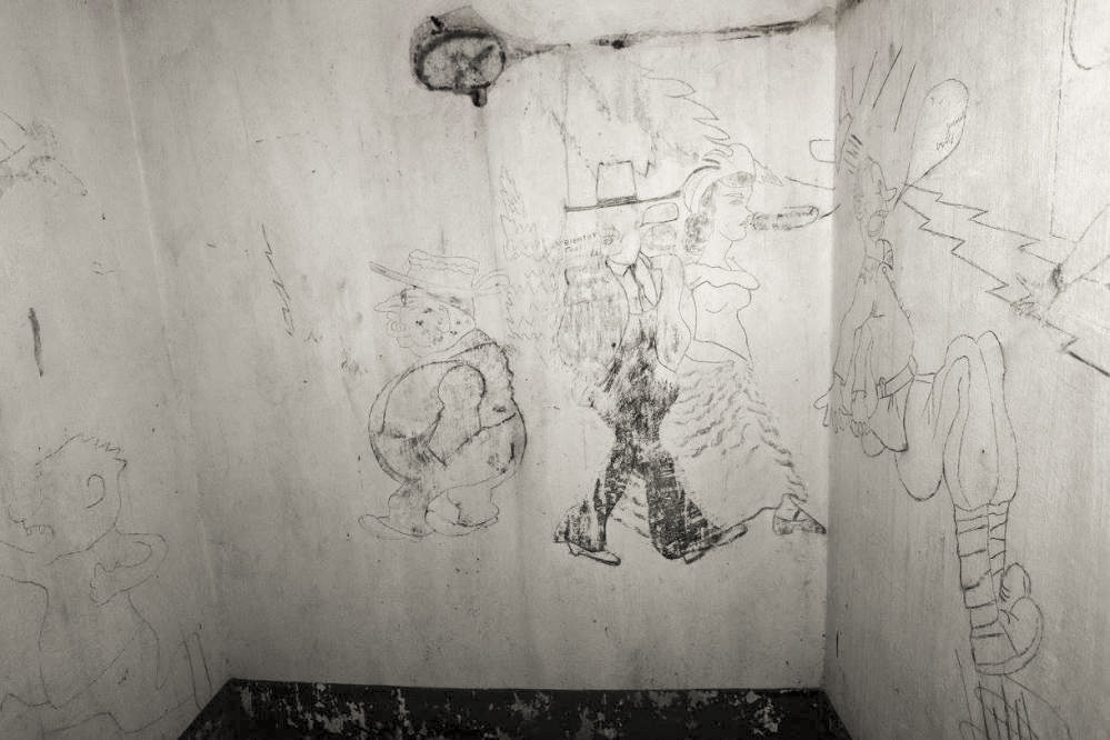 Ligne Maginot - SCHOENENBOURG - (Ouvrage d'artillerie) - Bloc 5
Peintures murales et graffitis dans les locaux de l'ouvrage - GRAMI