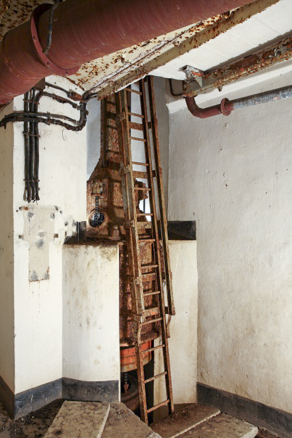 Ligne Maginot - HETTANGE GRANDE - O9 - (Observatoire d'artillerie) - Le niveau inférieur de la cloche 'vision périscopique' - www.arnaultjl-photo.com