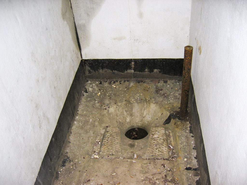 Ligne Maginot - HETTANGE GRANDE - O9 - (Observatoire d'artillerie) - WC de l'observatoire - Michel Teiten