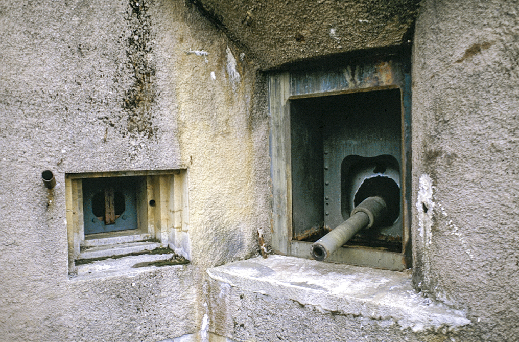 Ligne Maginot - MONTE GROSSO (MG) - E02 - (Ouvrage d'artillerie) - Le bloc 3 avec encore un de ses deux 75mle29 - Alain LOVINY