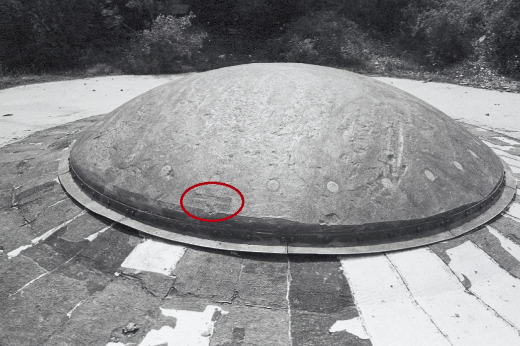 Ligne Maginot - MONTE GROSSO (MG) - E02 - (Ouvrage d'artillerie) - Bloc 5
Marquage de la tourelle de 75 - Alain LOVINY