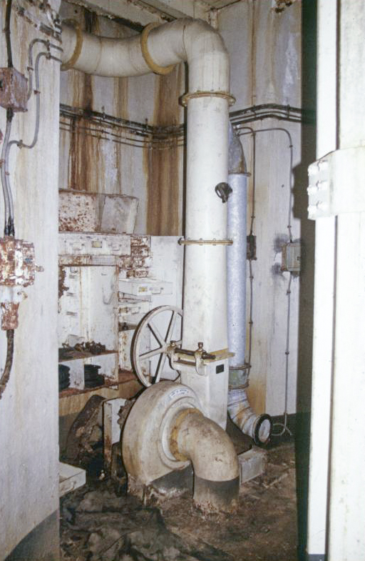 Ligne Maginot - MONTE GROSSO (MG) - E02 - (Ouvrage d'artillerie) - Bloc 5
Tourelle de 75 Mle 33 – l´exhausteur de la tourelle - Michal Prasil