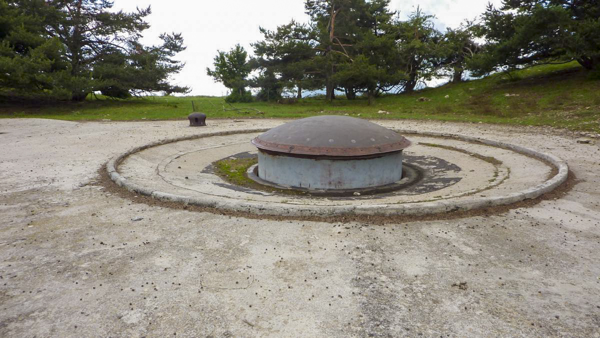 Ligne Maginot - MONTE GROSSO (MG) - E02 - (Ouvrage d'artillerie) - Le bloc 6
Tourelle de 135 - ELLENA-CUNY