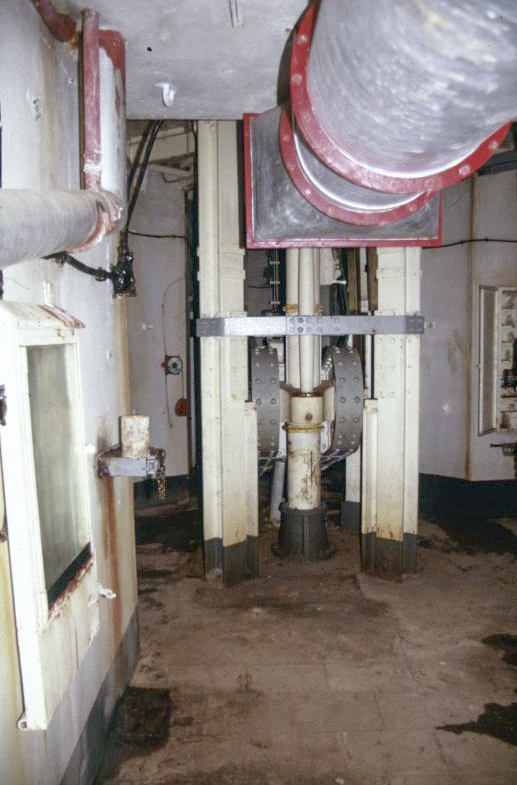 Ligne Maginot - MONTE GROSSO (MG) - E02 - (Ouvrage d'artillerie) - Bloc 6
Tourelle de 135 Mle 32, balancier compensateur - Michal Prasil