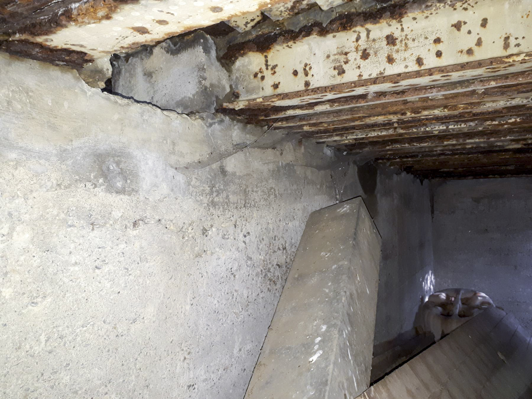 Ligne Maginot - WALDHOF CENTRE - (Blockhaus pour arme infanterie) - Créneaux percés par les français - G.Fuchs