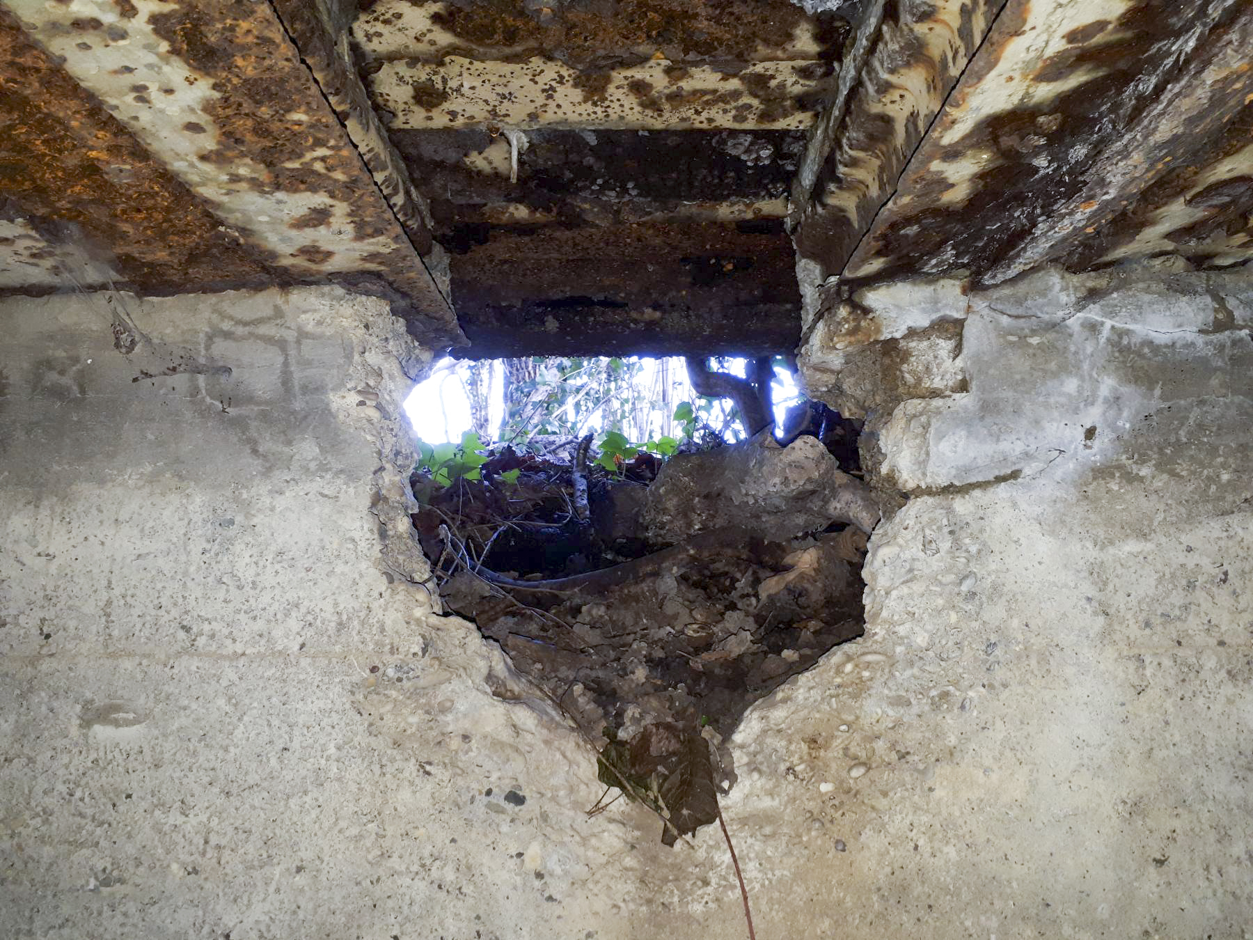 Ligne Maginot - WALDHOF EST - (Blockhaus pour arme infanterie) - Détail du créneau droit - G.Fuchs