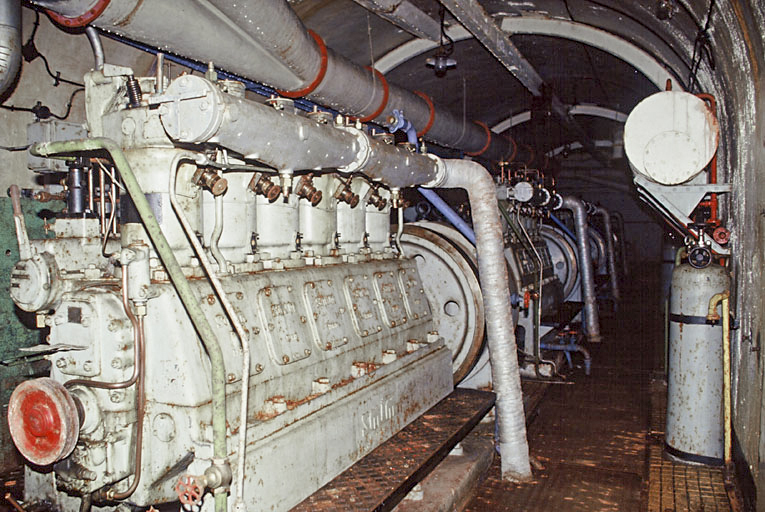 Ligne Maginot - MONTE GROSSO (MG) - E02 - (Ouvrage d'artillerie) - L'usine electrique
Moteurs SMIM type 6SR19 délivrant 150CV - Jean MARX