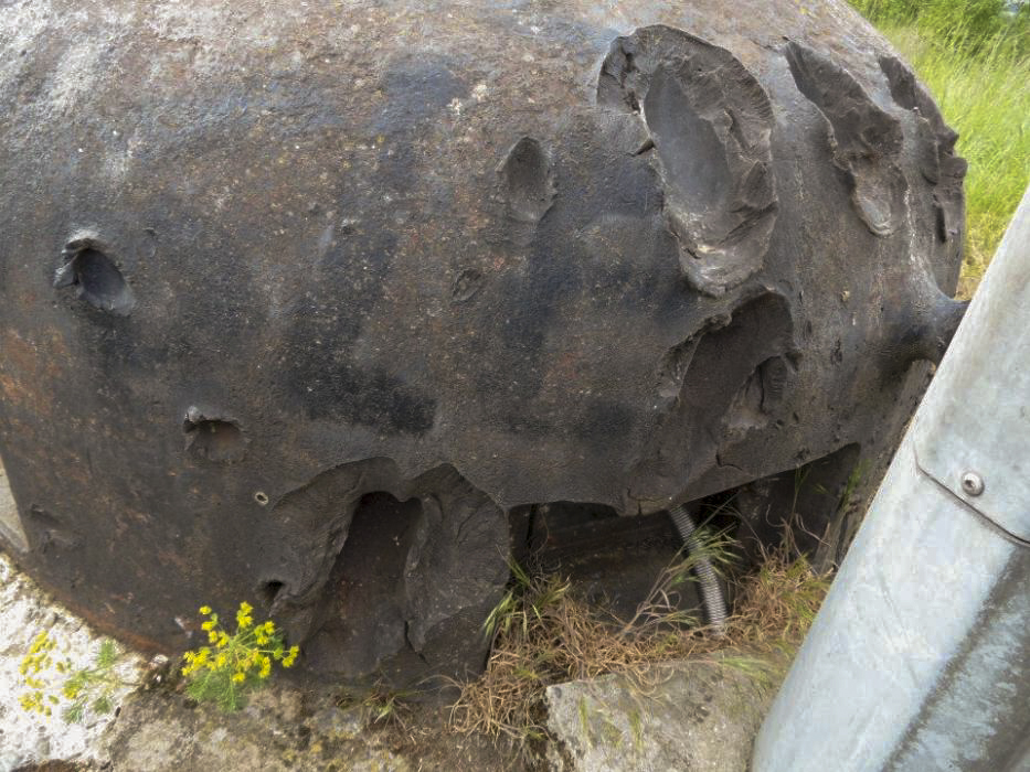 Ligne Maginot - BOIS DE HOFFEN EST - O3 - (Casemate d'infanterie - Simple) - La cloche GFM labourée par les PAK allemands - BOUCHOUCHA Eric