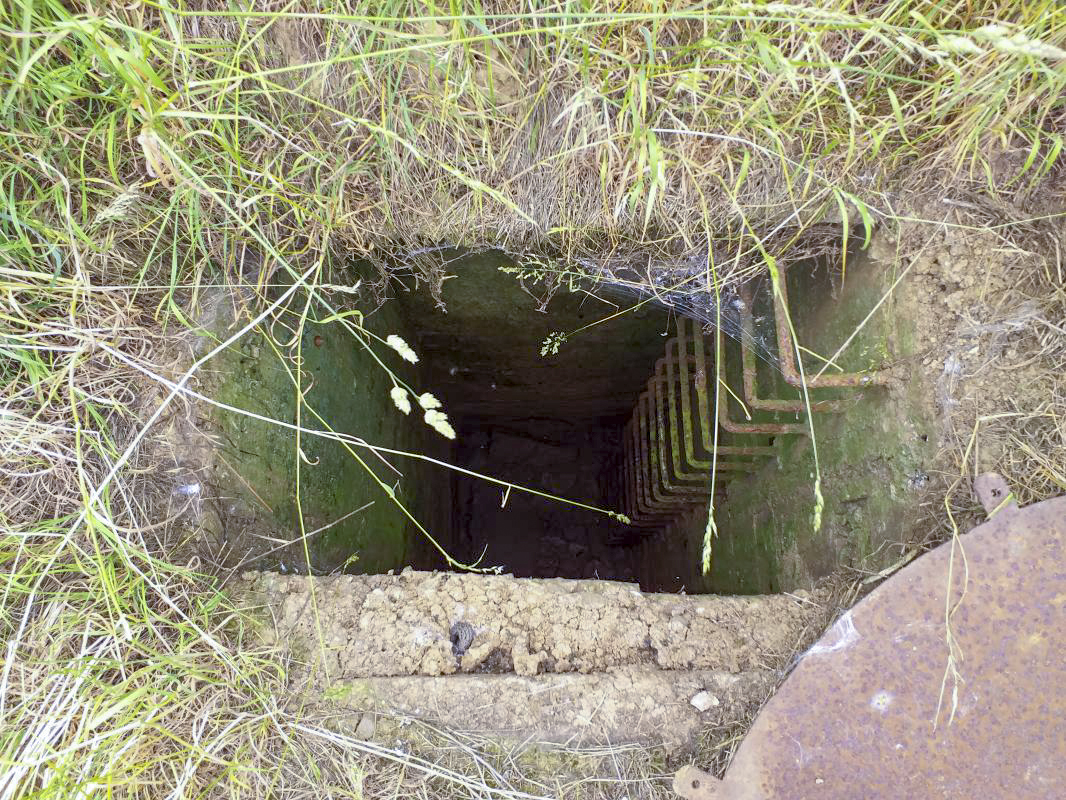Ligne Maginot - BOIS DE HOFFEN EST - O3 - (Casemate d'infanterie - Simple) - Regard de visite de l'égout - Gregory Fuchs