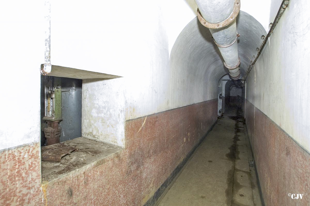 Ligne Maginot - BOIS D'ESCHERANGE - X3 (QUARTIER KANFEN - I/169°RIF) - (Abri) - Galerie et guichet de la cuisine - Lia VERMEULEN