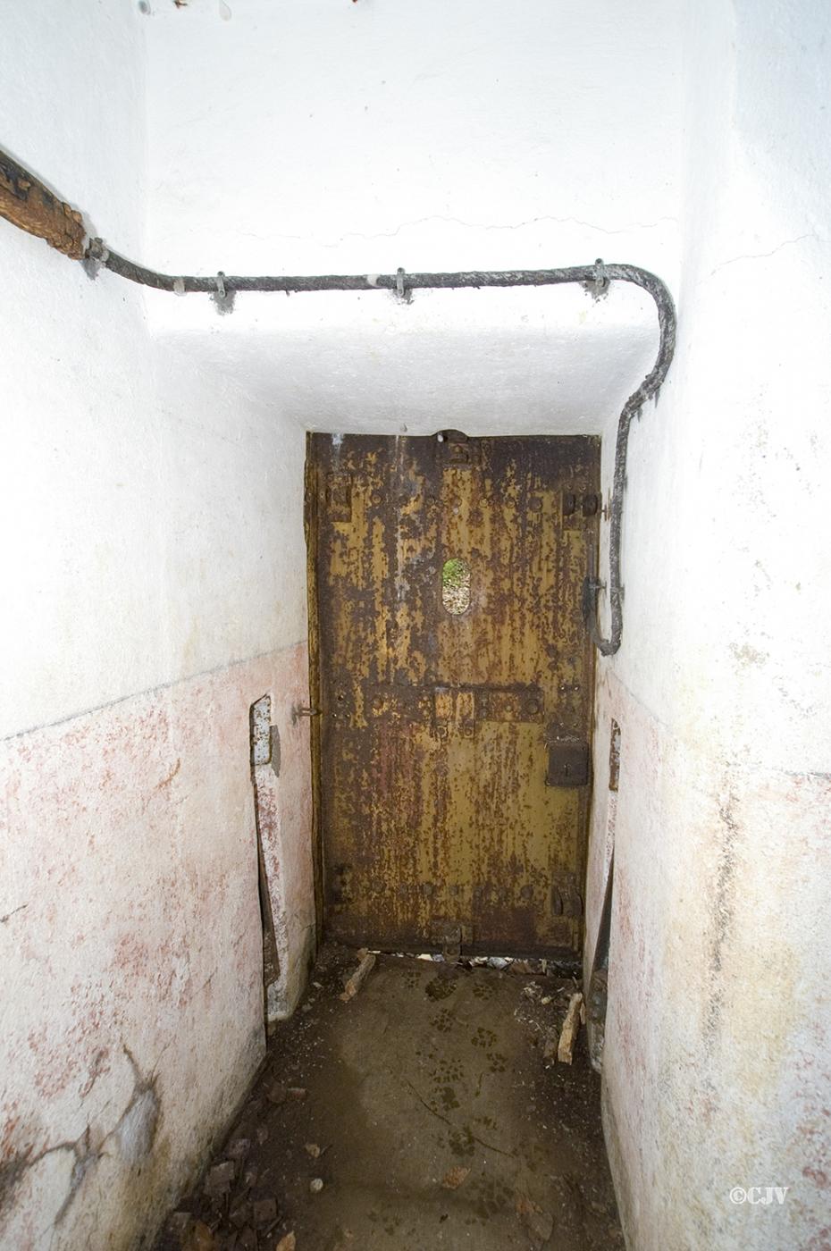 Ligne Maginot - BOIS D'ESCHERANGE - X3 (QUARTIER KANFEN - I/169°RIF) - (Abri) - Entrée gauche - Lia VERMEULEN