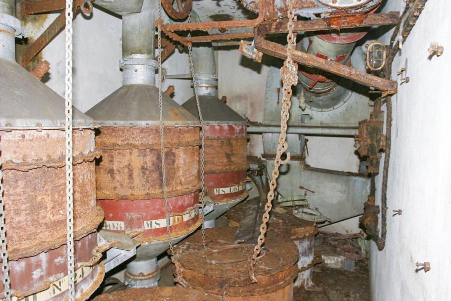 Ligne Maginot - BOIS d'ESCHERANGE - X3 (Quartier Kanfen - I/169°RIF) ( Abri ) - La salle des filtres - ZEIG Marc - Col  HUYGEN Georges