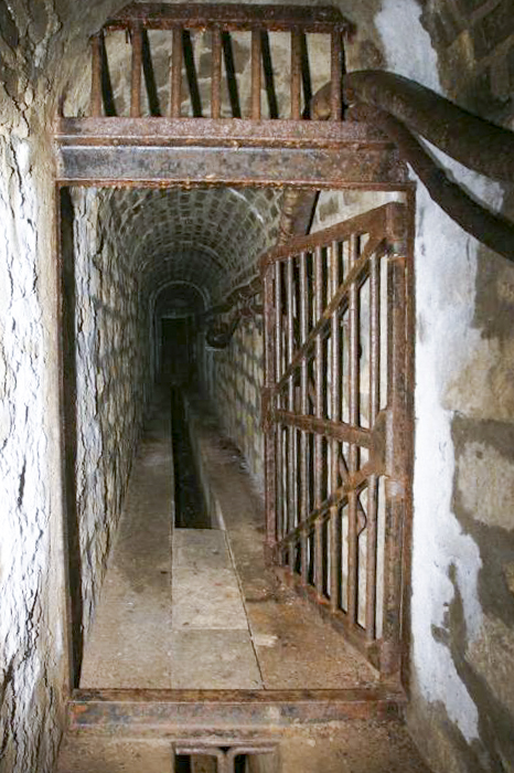 Ligne Maginot - BOIS d'ESCHERANGE - X3 (Quartier Kanfen - I/169°RIF) ( Abri ) - L'égout visitable - ZEIG Marc - Col  HUYGEN Georges