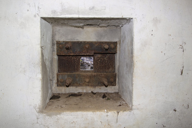 Ligne Maginot - HECKENMUEHLE OUEST - (Blockhaus pour arme infanterie) - Créneau pour FM - Antoine SCHOEN