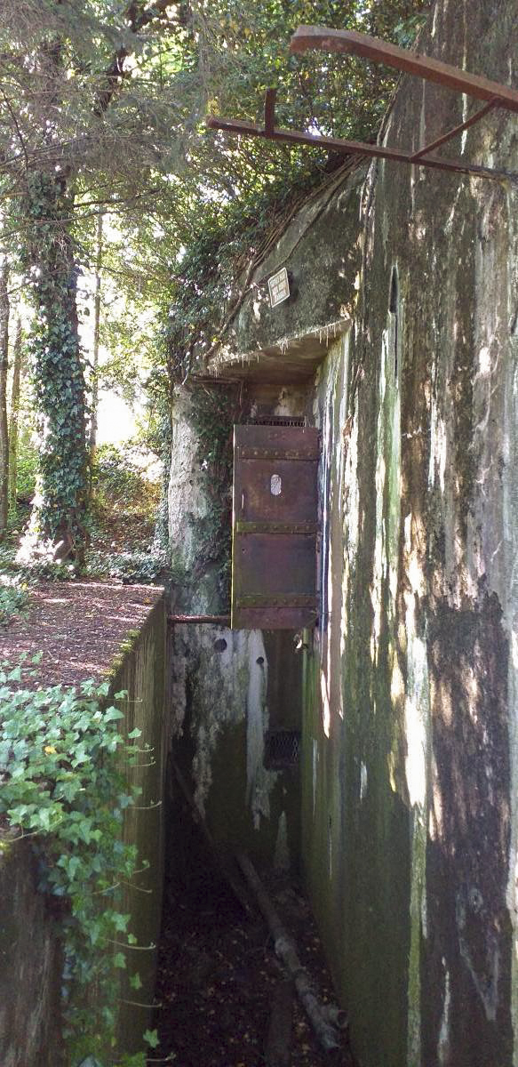 Ligne Maginot - HOFFEN ( Casemate d'infanterie ) - Le fossé diamant au niveau de l'entrée - Gregory Fuchs