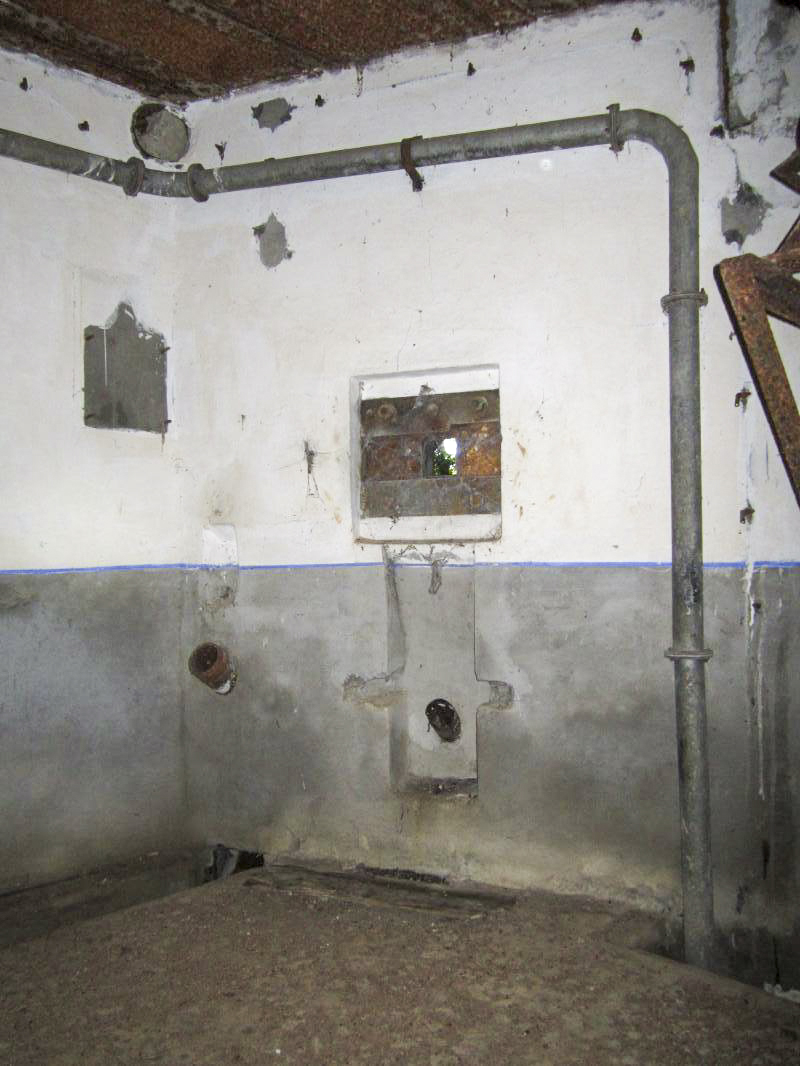 Ligne Maginot - HOFFEN ( Casemate d'infanterie ) - Créneau FM de défense rapprochée de la chambre de tir - Gregory Fuchs