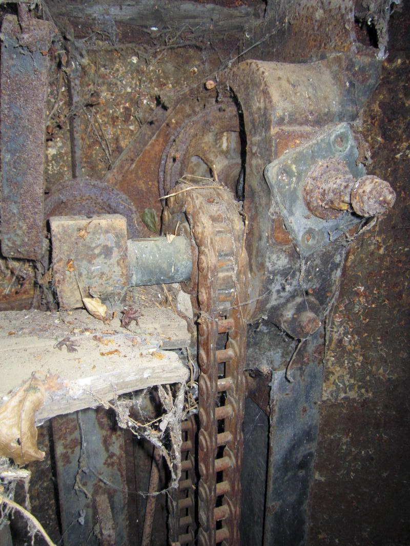 Ligne Maginot - HOFFEN ( Casemate d'infanterie ) - Commande du plancher mobile - Gregory Fuchs