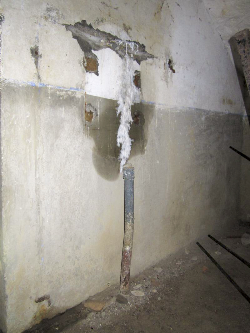 Ligne Maginot - HOFFEN ( Casemate d'infanterie ) - Point d'eau sous l'escalier - Gregory Fuchs