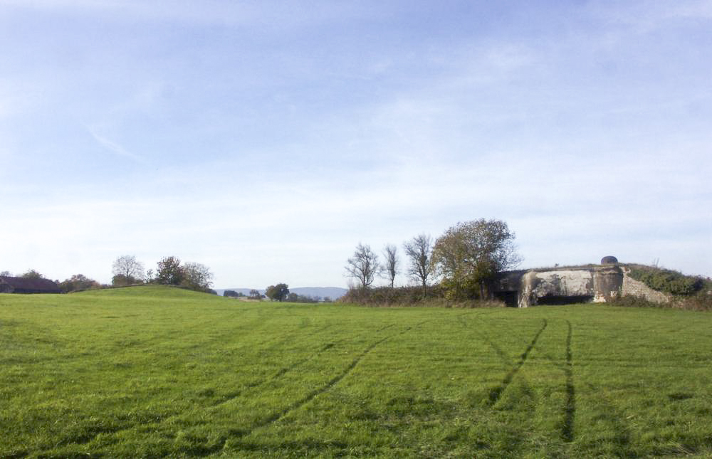 Ligne Maginot - HUNSPACH MOULIN EST - (Casemate d'infanterie - Simple) - Vue de la casemate Est avec à l'arrière plan la casemate Ouest - Pascal LAMBERT
