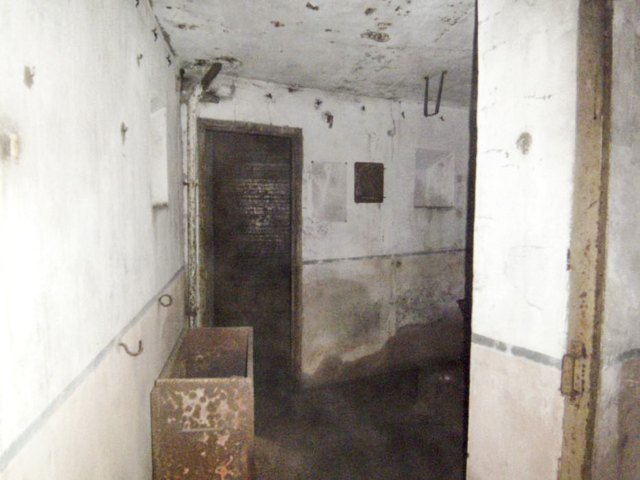 Ligne Maginot - HUNSPACH MOULIN OUEST - (Casemate d'infanterie - Simple) - L'étage inférieur, l'accès obturé à l'amorce de galerie vers la casemate voisine - GLÜCKSJÄGER GJ13