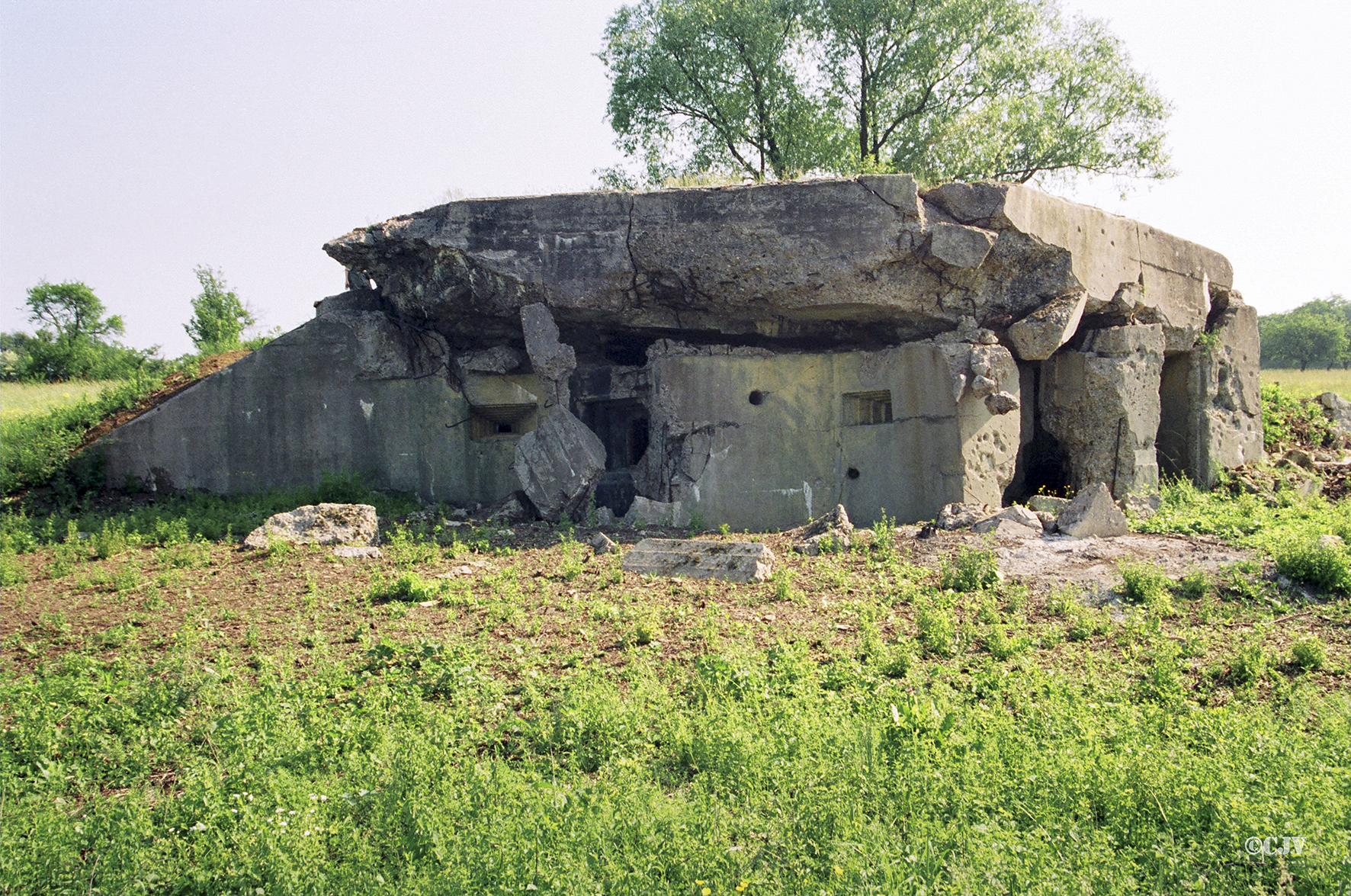 Ligne Maginot - AC3B - MC15  - BIDING NORD - (Casemate d'artillerie) -  - Lia VERMEULEN