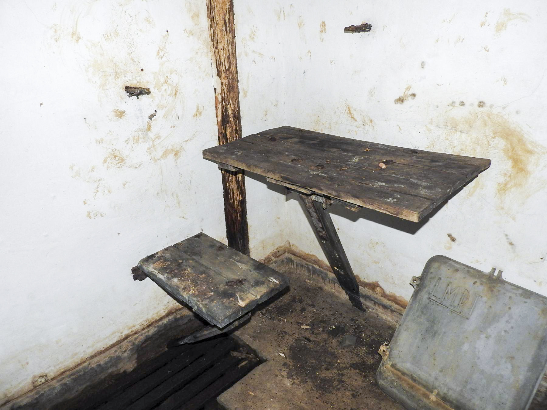 Ligne Maginot - I - (Chambre de coupure) - Les tablettes rabattables - STENGER Mathieu