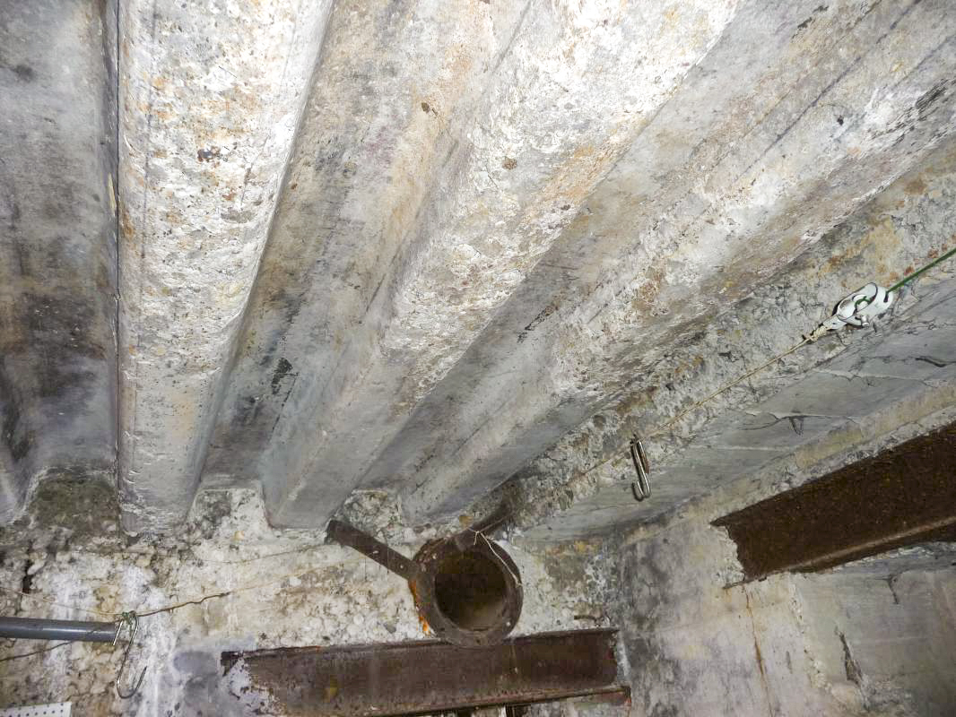 Ligne Maginot - Blockhaus d'OBERROEDERN - Le plafond, initialement coffré avec des tôles métro - Philippe Curtet
