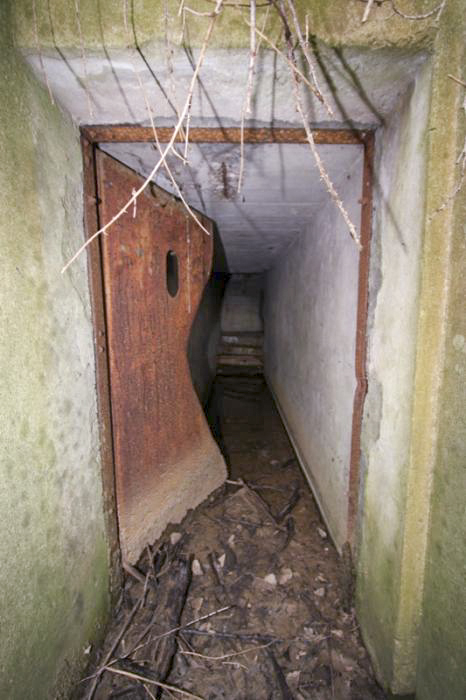 Ligne Maginot - RETENUE DU HAUSAUERBACH - (Blockhaus pour arme infanterie) - L'entrée de la courte galerie d'accès - Antoine SCHOEN