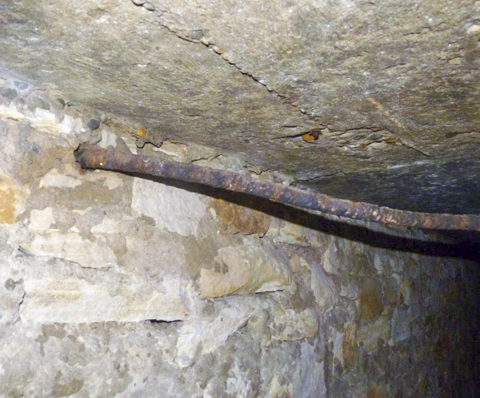 Ligne Maginot - RITTERSHOFFEN (2°BON - 79° RIF) - (PC de Quartier) - Un câble traverse de part en part le couloir d’accès vers l'observatoire - KLINGEL Sven
