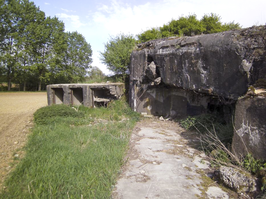 Ligne Maginot - Casemate de la Seltz (ou du Seltzbach) - Chambre de tir nord-ouest et niches pour les mines et barbelés - GLÜCKSJÄGER GJ13