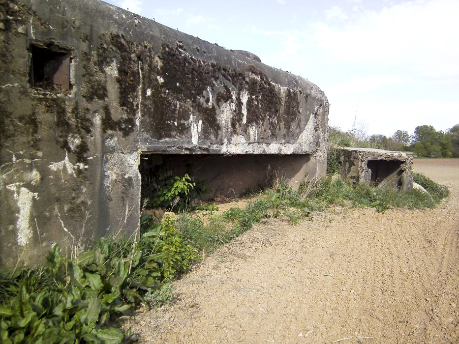 Ligne Maginot - Casemate de la Seltz (ou du Seltzbach) - Chambre de tir sud-est et niche pour les mines et barbelés - GLÜCKSJÄGER GJ13