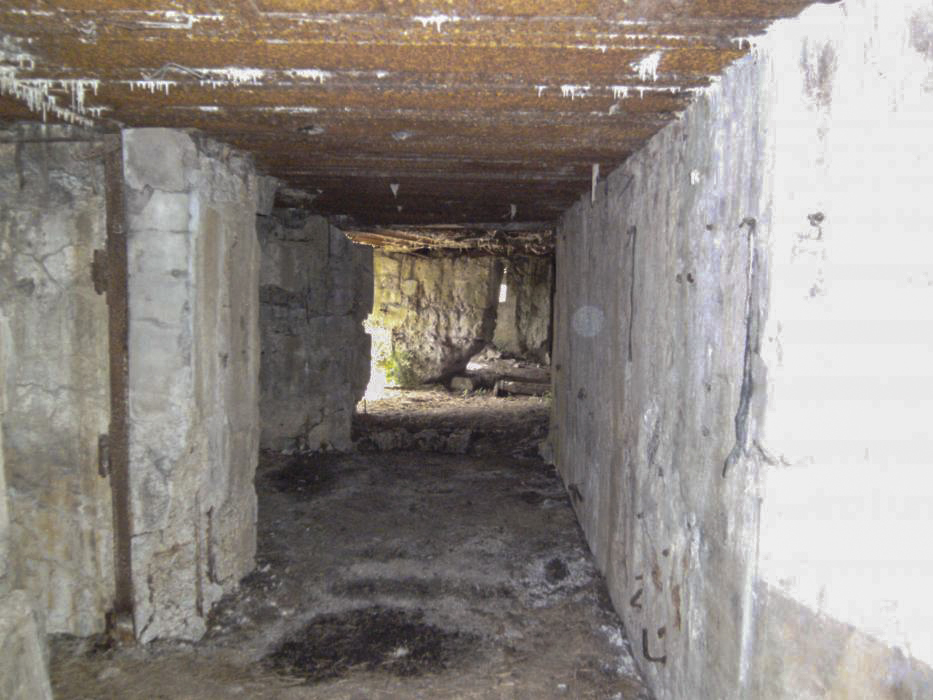Ligne Maginot - Casemate de la Seltz (ou du Seltzbach) - L'intérieur est en piteux état et vide de tout équipement - GLÜCKSJÄGER GJ13