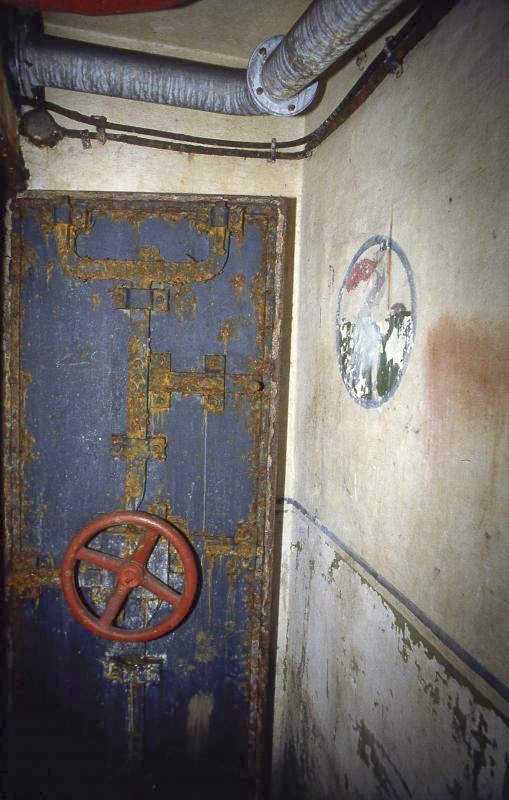Ligne Maginot - COUME ANNEXE SUD - A32 - (Ouvrage d'infanterie) - Bloc 2
Porte étanche et fresque - Valentin Hemmert
