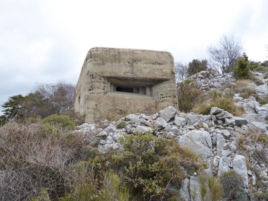 Ligne Maginot - O45 - MADONE de GORBIO Sud ( Blockhaus pour arme infanterie ) - Le créneau de tir - Jean-François PERRIGAULT