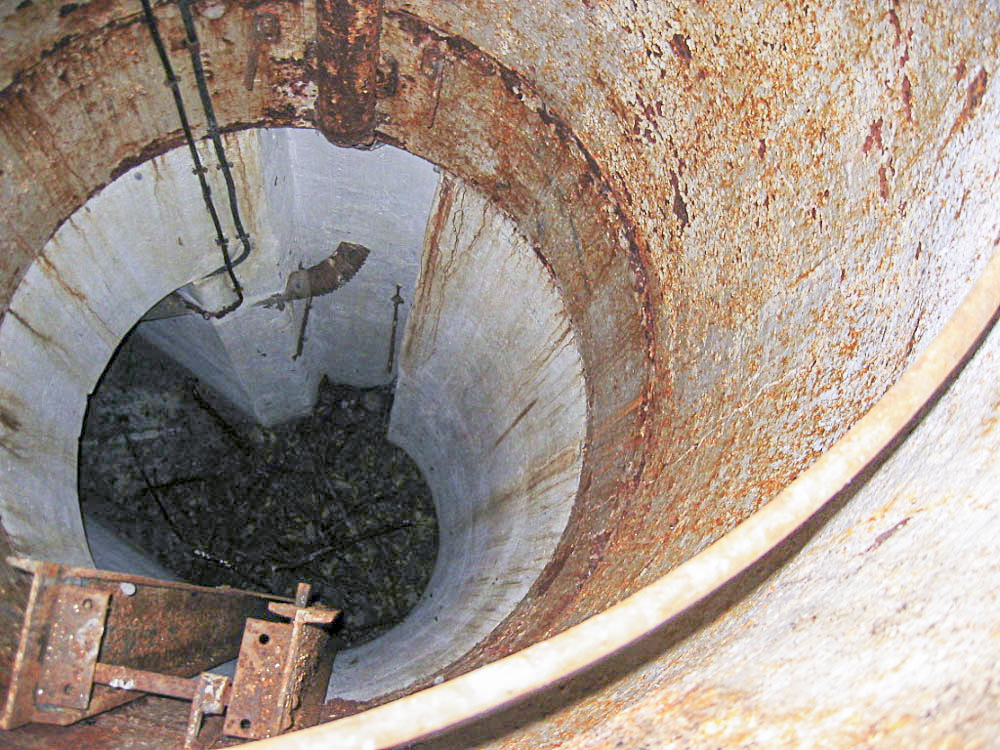 Ligne Maginot - BOIS KARRE - X12 (Abri) - Puits d'une des deux cloches, vidé de tout son équipement - Michel Teiten