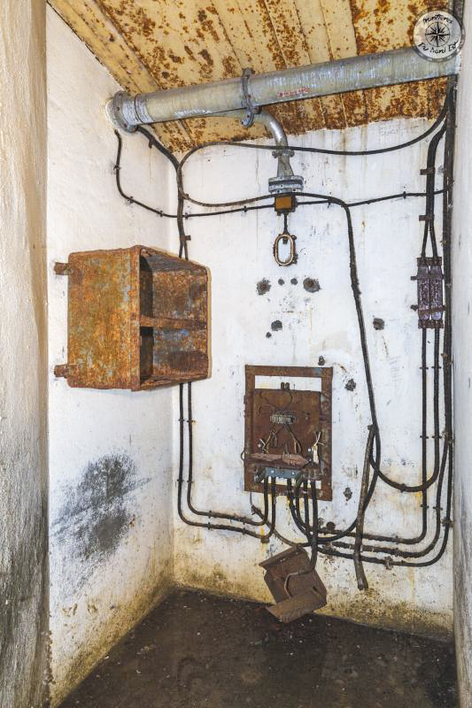 Ligne Maginot - BOIS KARRE - X12 - (Abri) - Le central téléphonique - CALAND Thierry
