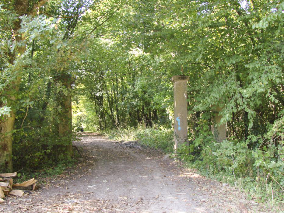 Ligne Maginot - ELZANGE - (Camp de sureté) - L'entrée du camp
En prenant le chemin venant de l'abri du Bichel Sud. - Schnoupf