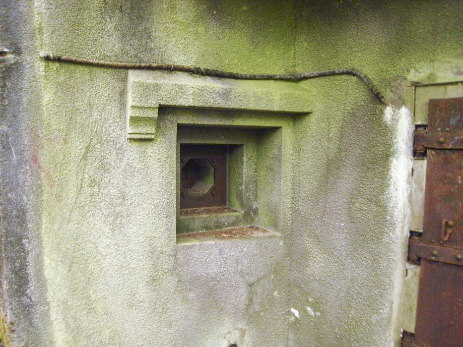 Ligne Maginot - BARRUNGSHOFF - BORNUNGSHOFF - X11 - (Abri) - Détail de l'un des créneaux - Pruzsina jerome