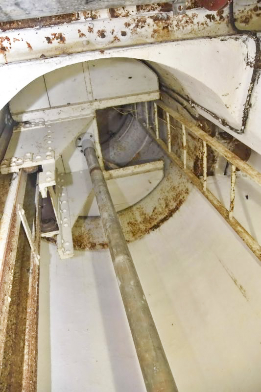 Ligne Maginot - BOIS DE CATTENOM - X14 - (Abri) - Cloche GFM  de gauche
Le plancher mobile - D.Froehly