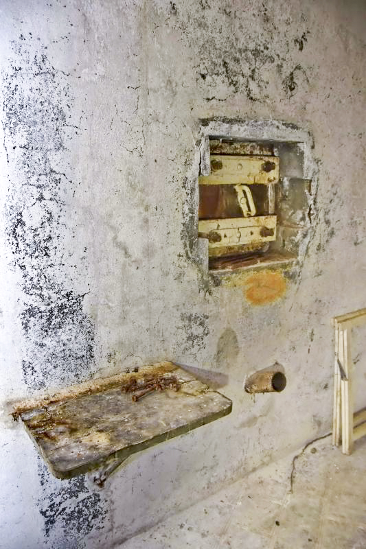 Ligne Maginot - BOIS DE CATTENOM - X14 - (Abri) - Coffre (pièce N°11) - créneau de tir . - D.Froehly