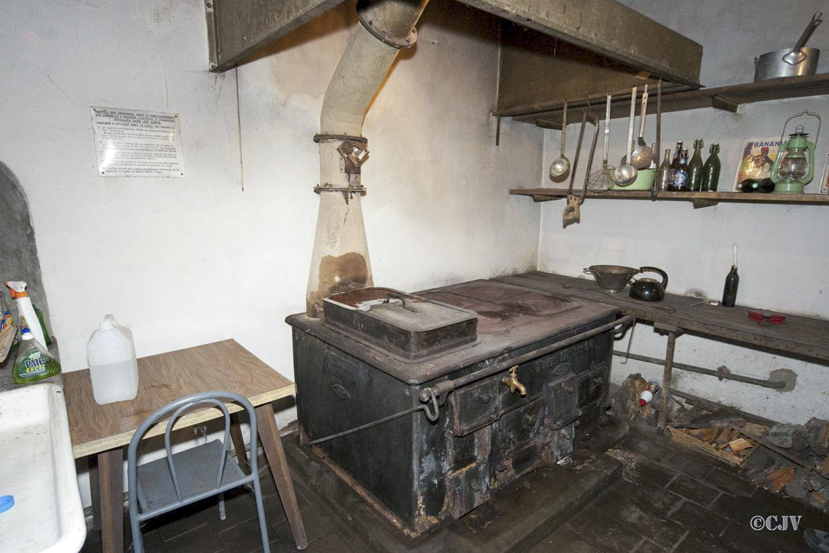 Ligne Maginot - BOIS DE CATTENOM - X14 - (Abri) - La cuisine
Cuisinière François-Vaillant - Lia VERMEULEN
