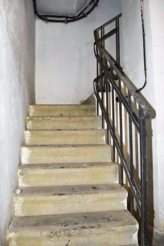Ligne Maginot - BOIS DE CATTENOM - X14 - (Abri) - Escalier donnant accès à l'étage inférieur - D.Froehly