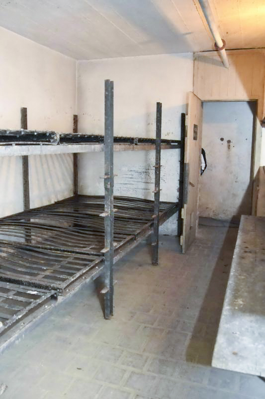 Ligne Maginot - BOIS DE CATTENOM - X14 - (Abri) - Chambre pour 16 hommes de troupes (pièce N° 15) - D.Froehly