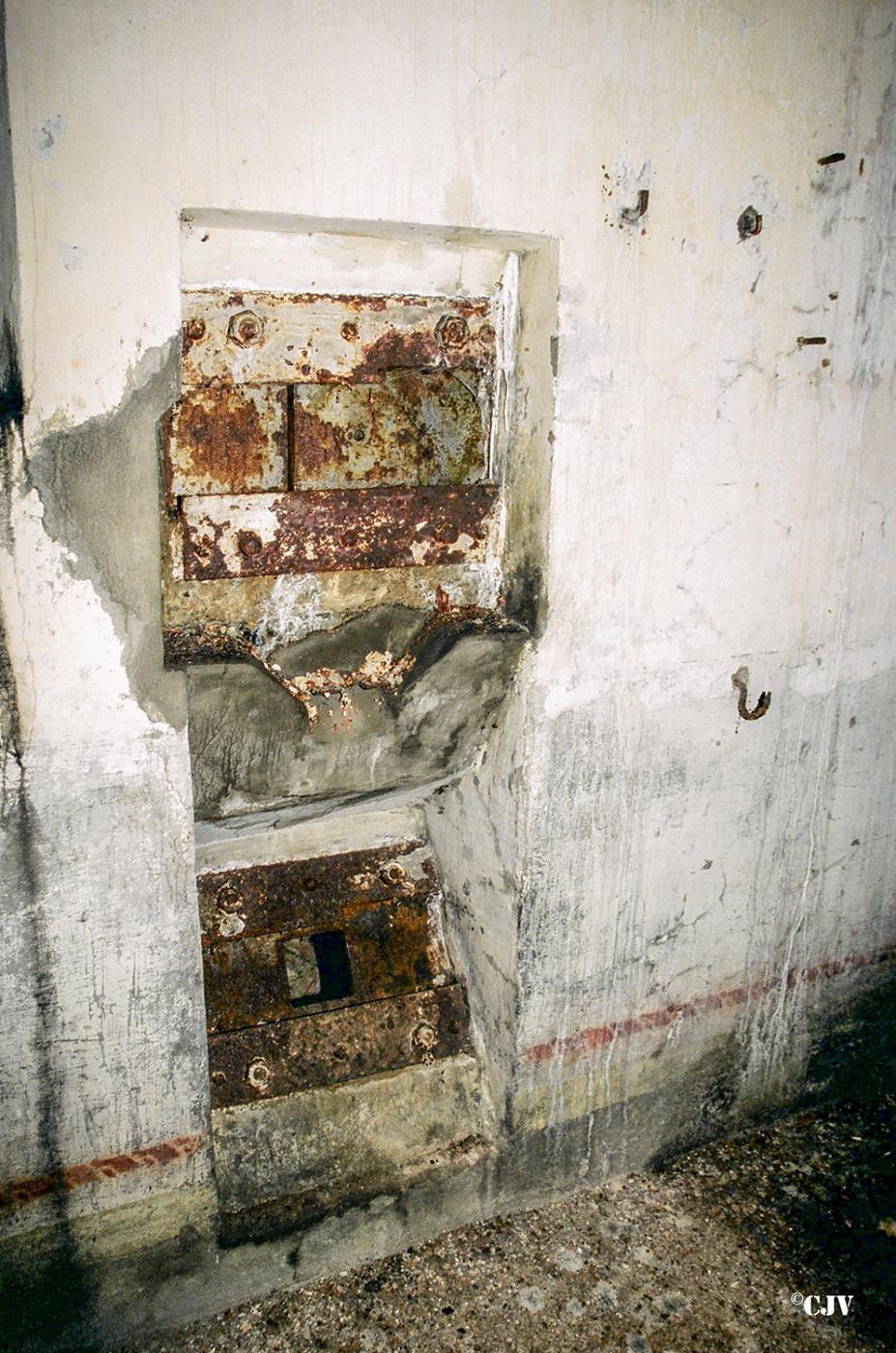 Ligne Maginot - KOENIGSBRUCK Nord (Casemate d'infanterie) - Créneau de défense d'entrée - Caspar Vermeulen