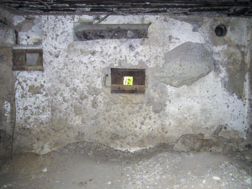 Ligne Maginot - KUBELMUEHLE 2 (AVANT POSTE) - (Blockhaus pour canon) - Mur arrière de la chambre de tir AC 47 - gregfuchs