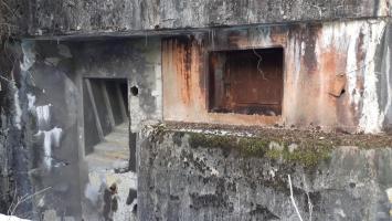 Ligne Maginot - HOCHWALD - (Ouvrage d'artillerie) - Bloc 16
Coffre de droite, créneau pour obusier de 75 R mle 32 et créneau FM de défense de l'issue de secours