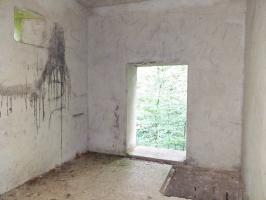 Ligne Maginot - SELTZBACH 6 - (Blockhaus pour arme infanterie) - Chambre de tir tour FM
Créneau droit, entrée et trappe d'accès au local