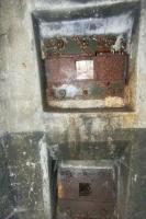 Ligne Maginot - SOUFFLENHEIM (II / 23° RIF) - (Abri) - Créneaux pour FM 24/29
Comme dans toutes les constructions 'premiers fronts', celui du dessus est destiné à la défense rapprochée de l'abri, celui du dessous à la défense du fossé.