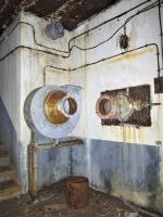 Ligne Maginot - HOCHWALD C3 - (Casemate d'infanterie - double) - Chambre de repos pour 8 hommes, 
ventilateur installé après guerre